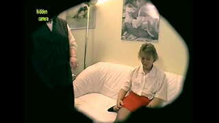 2 Lesbiene Milfs joacă o jucărie anală! Amatoricomunitate.xxx