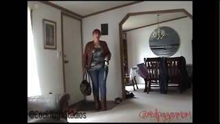 Мачуха змушує свого сина дивитись, як вона мастурбується. Трейлер