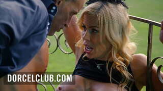 Секс парк нь busty шаргал MILF