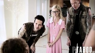 ���ಾಟ್ ವರ್ಜಿನ್ ಬೇಬ್ ಹೊಂಬಣ್ಣದ ಮೊದಲ ಬಾರಿಗೆ ನಾಶವಾಗಿದ್ದನು ಸಿಲುಕುವ